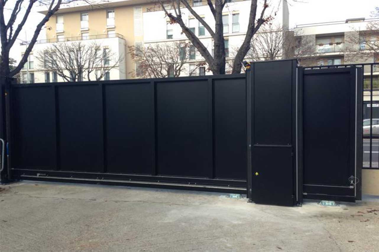 portail-autoportant-acier-industriel-tole-gris-anthracite-pv1