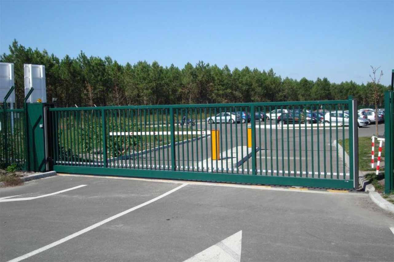 portail-coulissant-acier-industriel-barreaudage-carre-gris-anthracite-pv2