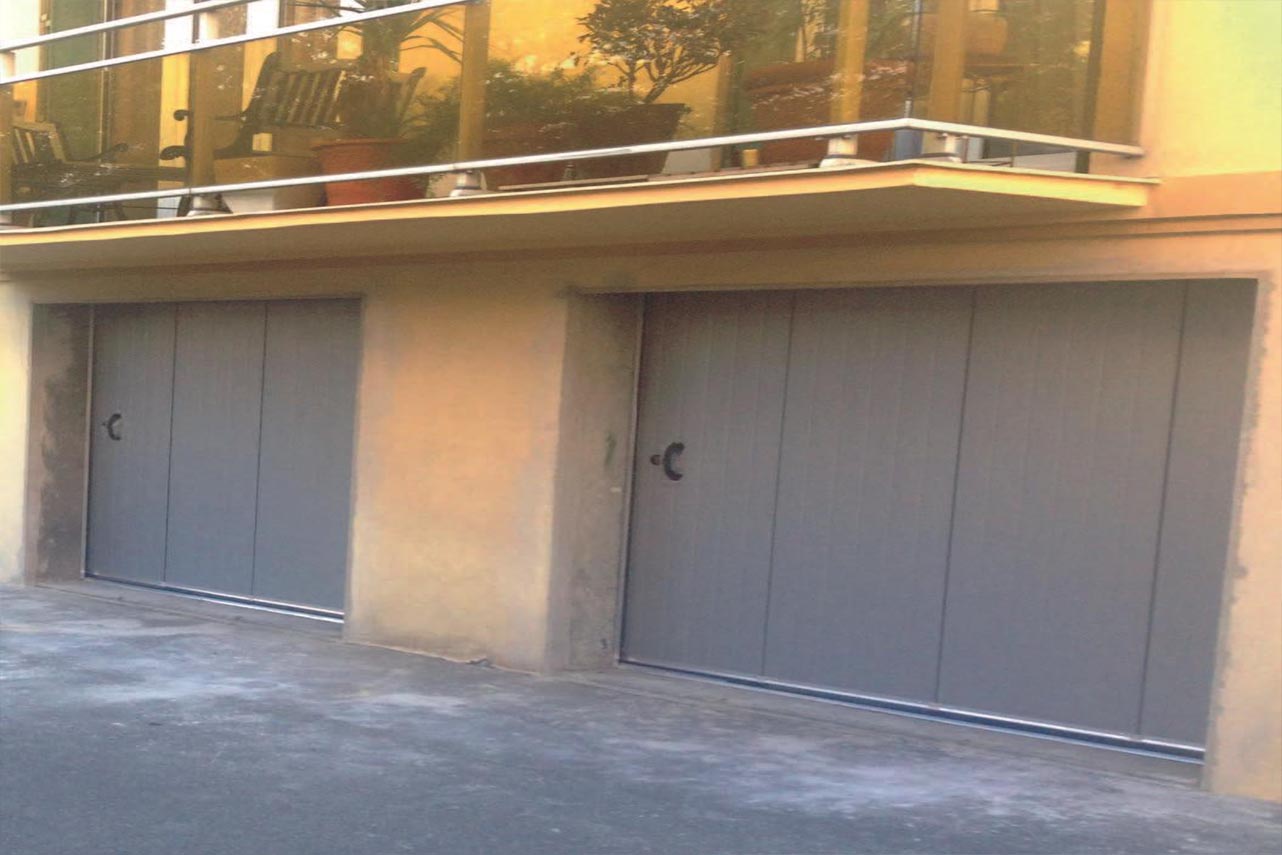 porte-sectionnelle-garage-laterale-woodgrain-gris-anthracite-7016-pv1