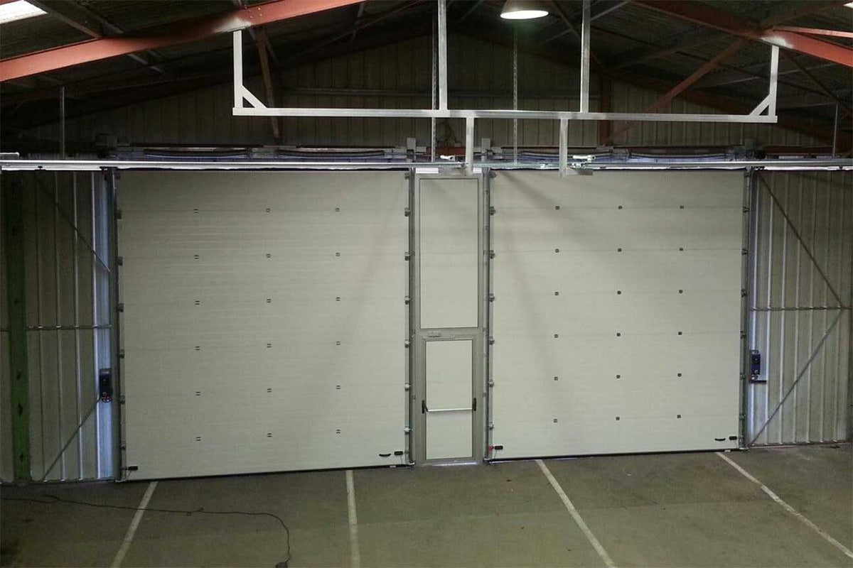 porte-sectionnelle-industrielle-levante-lisse-gris-anthracite-7016-5.25m-pv2