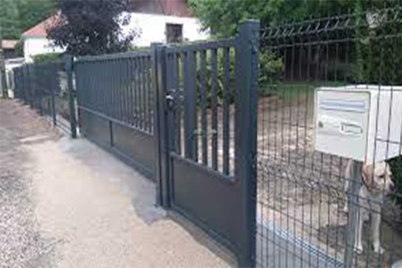 portillon-acier-industriel-a-soubassement-gris-anthracite-pv1