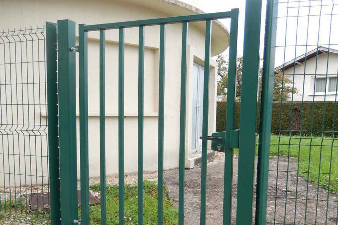 portillon-acier-industriel-barreaudage-carre-gris-anthracite-pv2