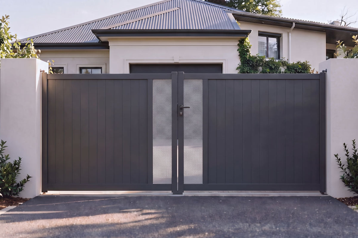 Portail battant perforé gris anthracite