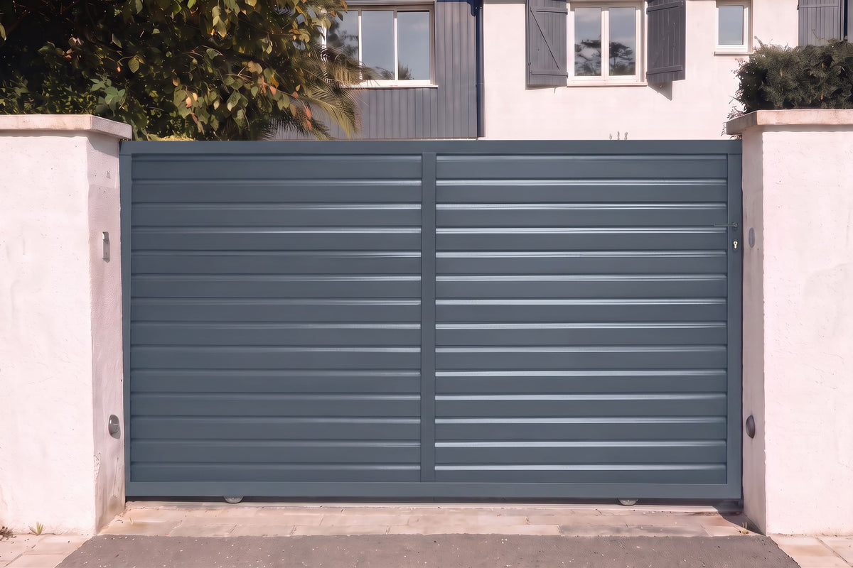 Portail coulissant persienne gris anthracite