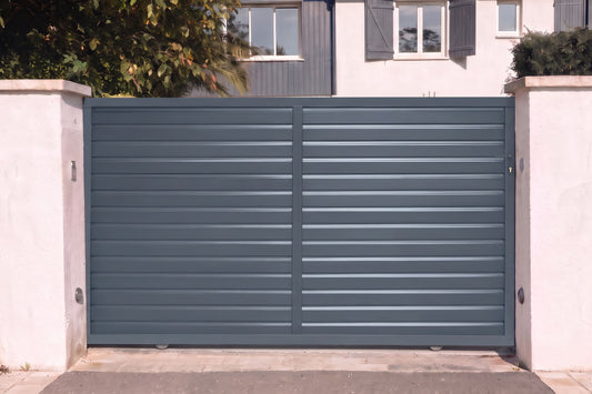 Portail coulissant persienne gris anthracite