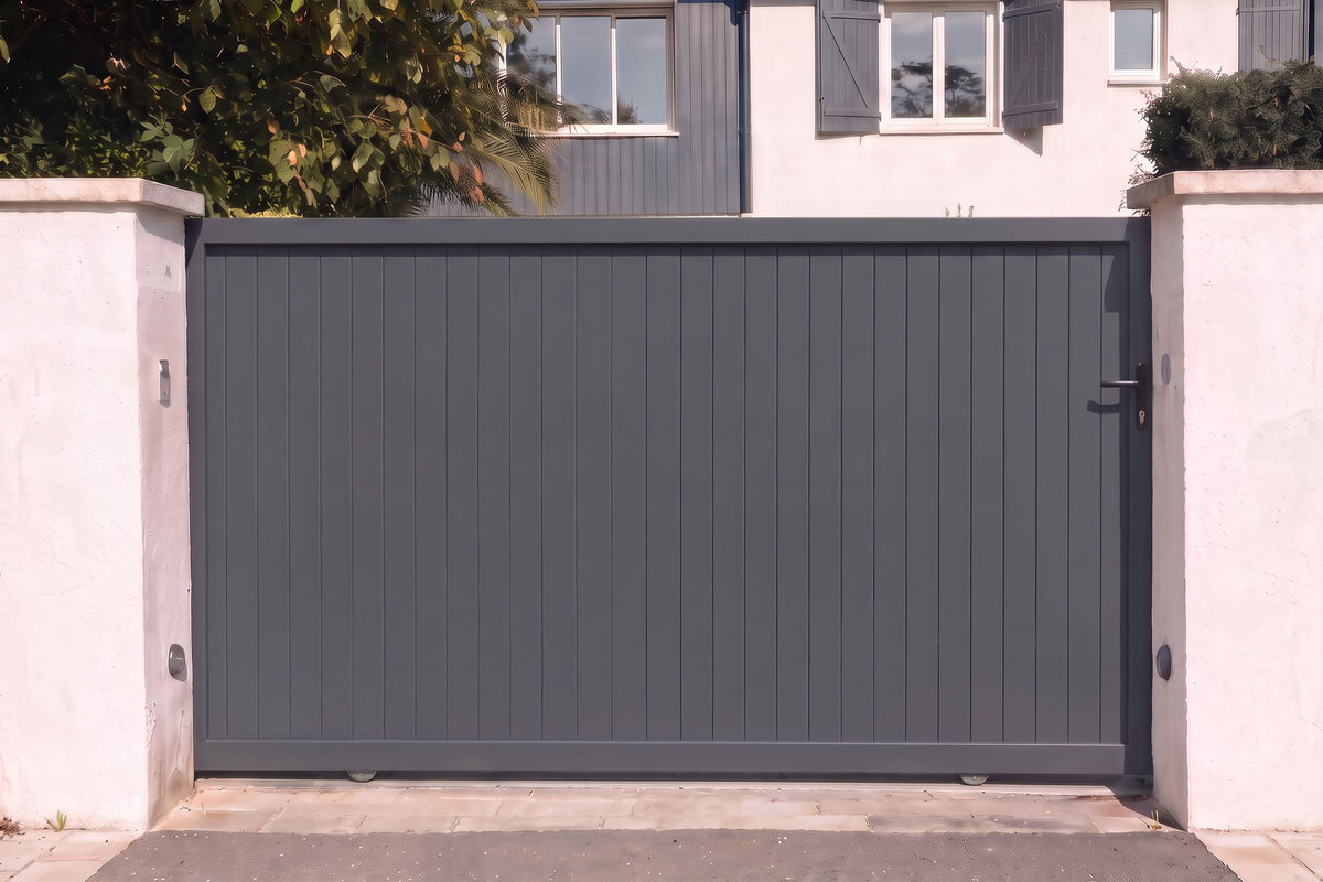 Portail coulissant plein standard gris anthracite