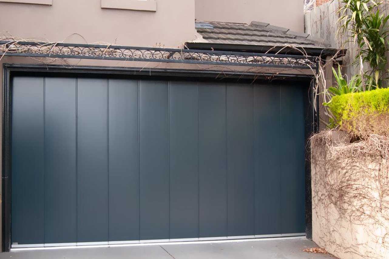 porte-sectionnelle-garage-laterale-lisse-gris-anthracite-7016-pv1