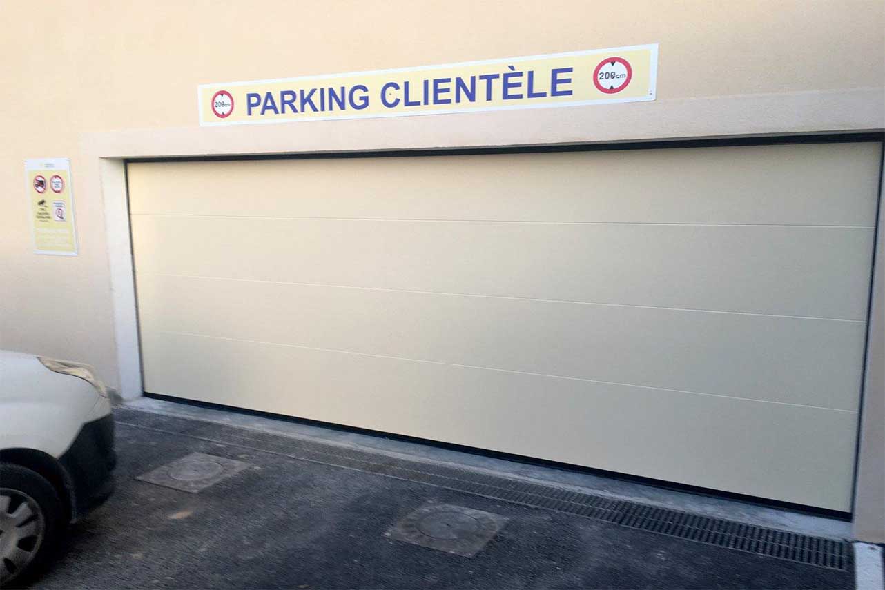 porte-sectionnelle-garage-levante-lisse-blanc-pur-9010-pv1