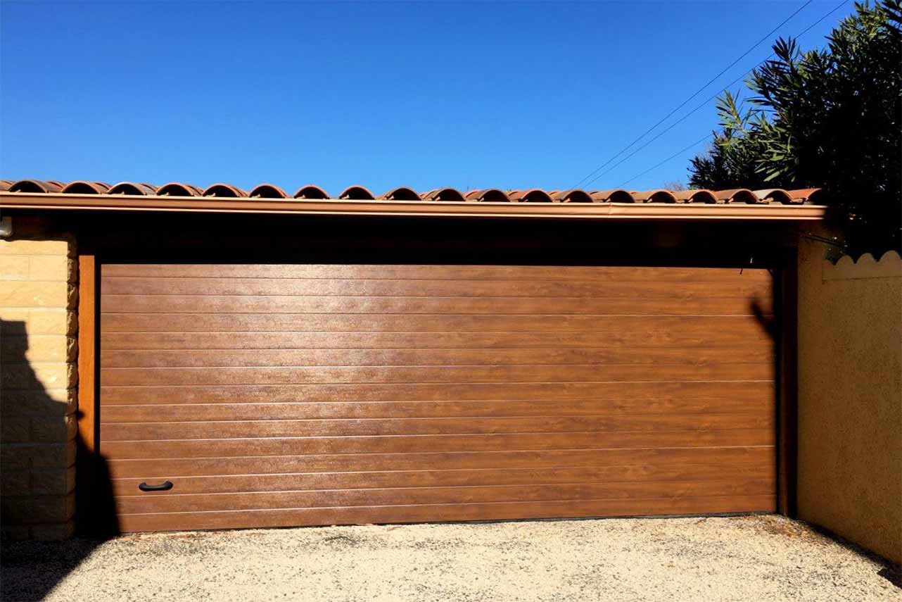 porte-sectionnelle-garage-levante-traditionnelle-imitation-bois-pv3