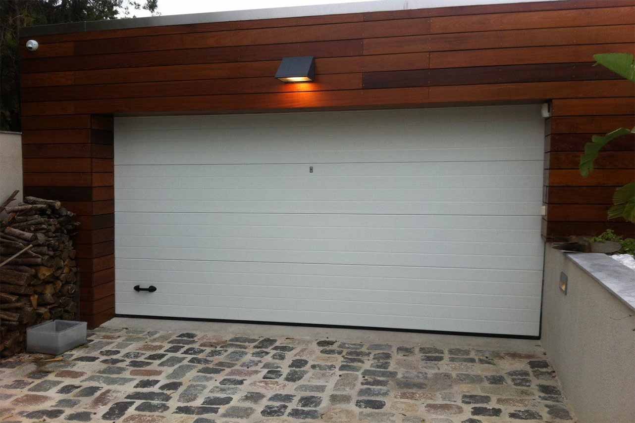 porte-sectionnelle-garage-levante-woodgrain-blanc-pur-pv1